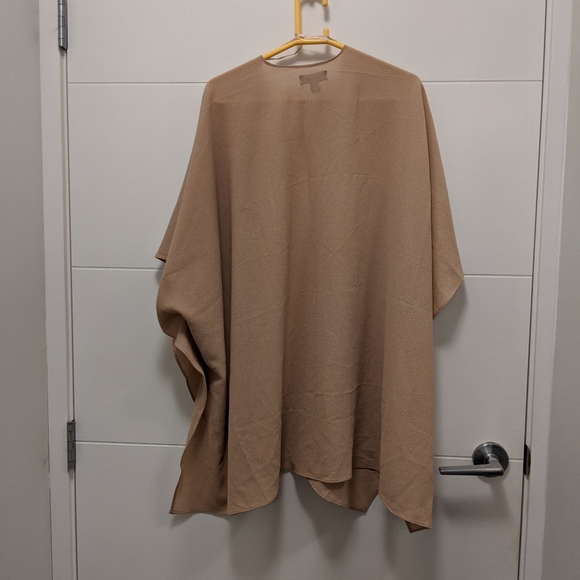 Le Chateau cover-up blouse - Picture 3 of 3